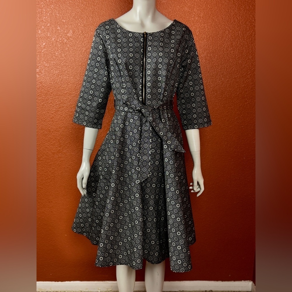 Dressbarn vintage Black and White Geometric Long Sleeve Dress Size 46. G#50